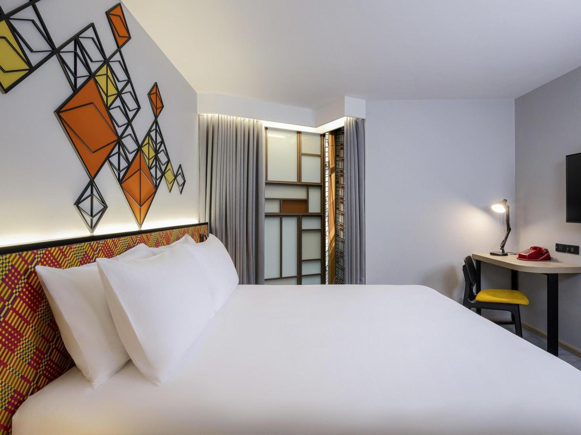 Premium King Room Atrium View