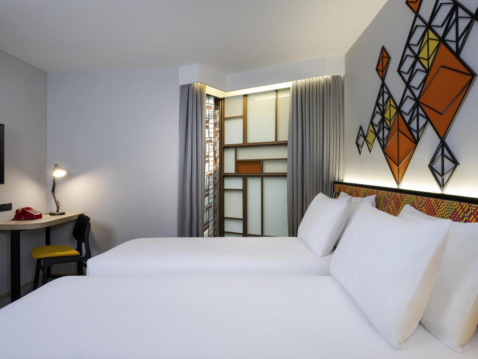 Premium Twin Room Atrium View
